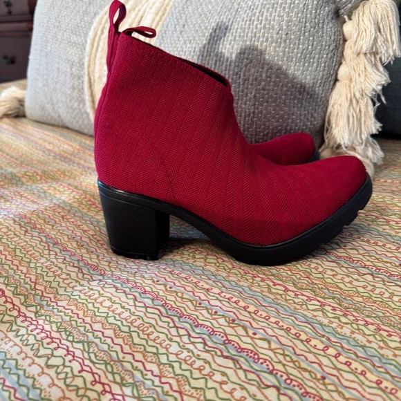 NWOT Charleston Shoe Company Cypress Boot Cherry -Herringbone color Size 10 - Picture 8 of 8